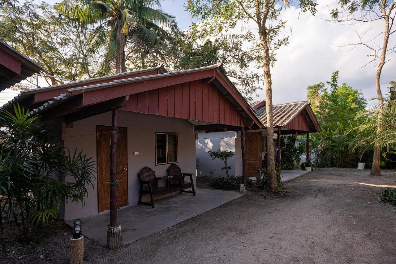 The Cosy Sunset Beach Resort & Restaurant Thongsala Exterior photo